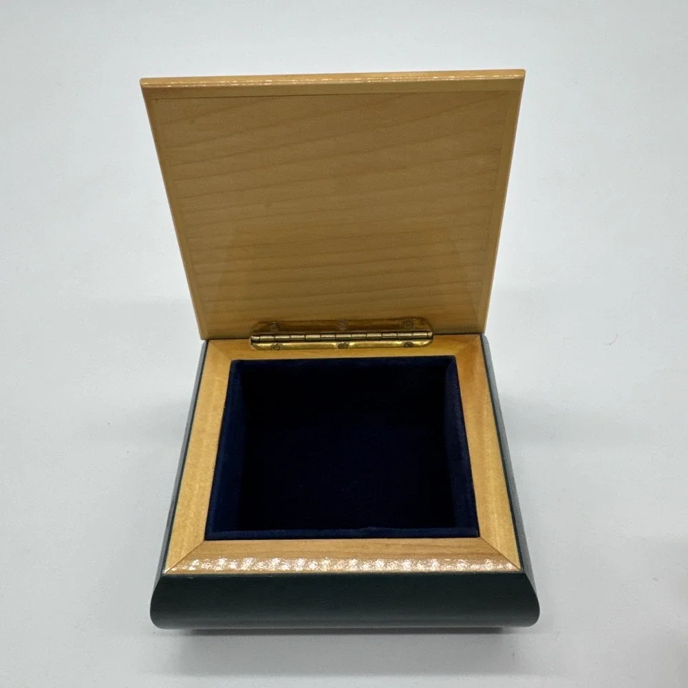 Beautiful Inlaid Wooden Small Jewelry Keep Box Sorrento Italy Velvet Inside